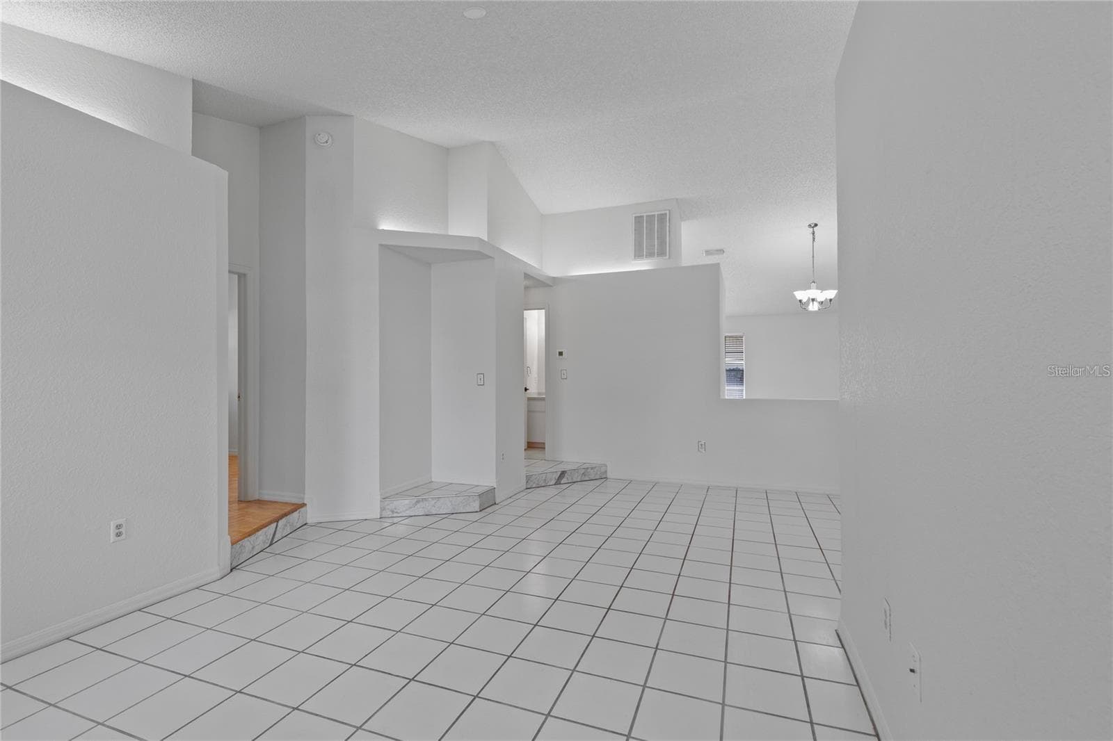 5116 Plantation Dr photo 4