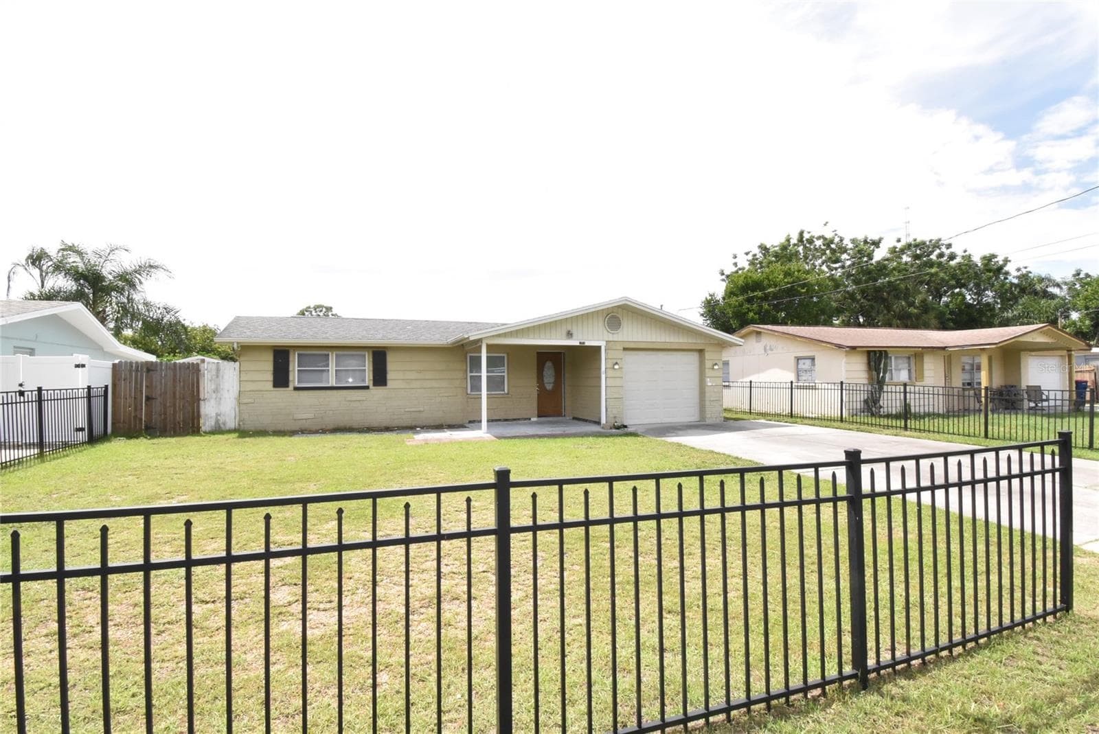 11025 Pickering Ln photo 2