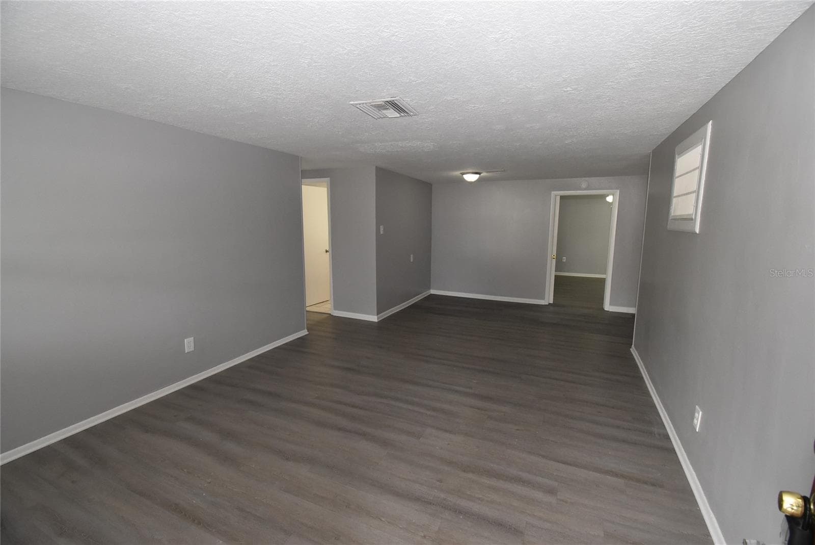 11025 Pickering Ln photo 3