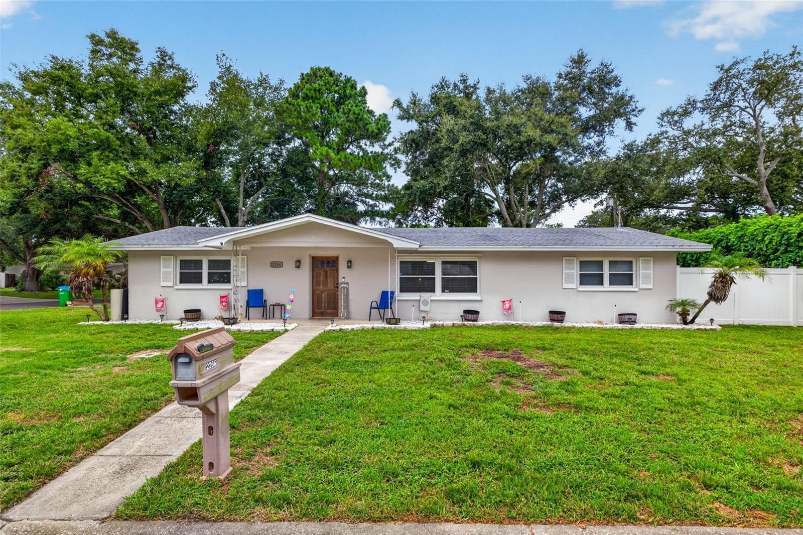 2266 Manor CT photo 2