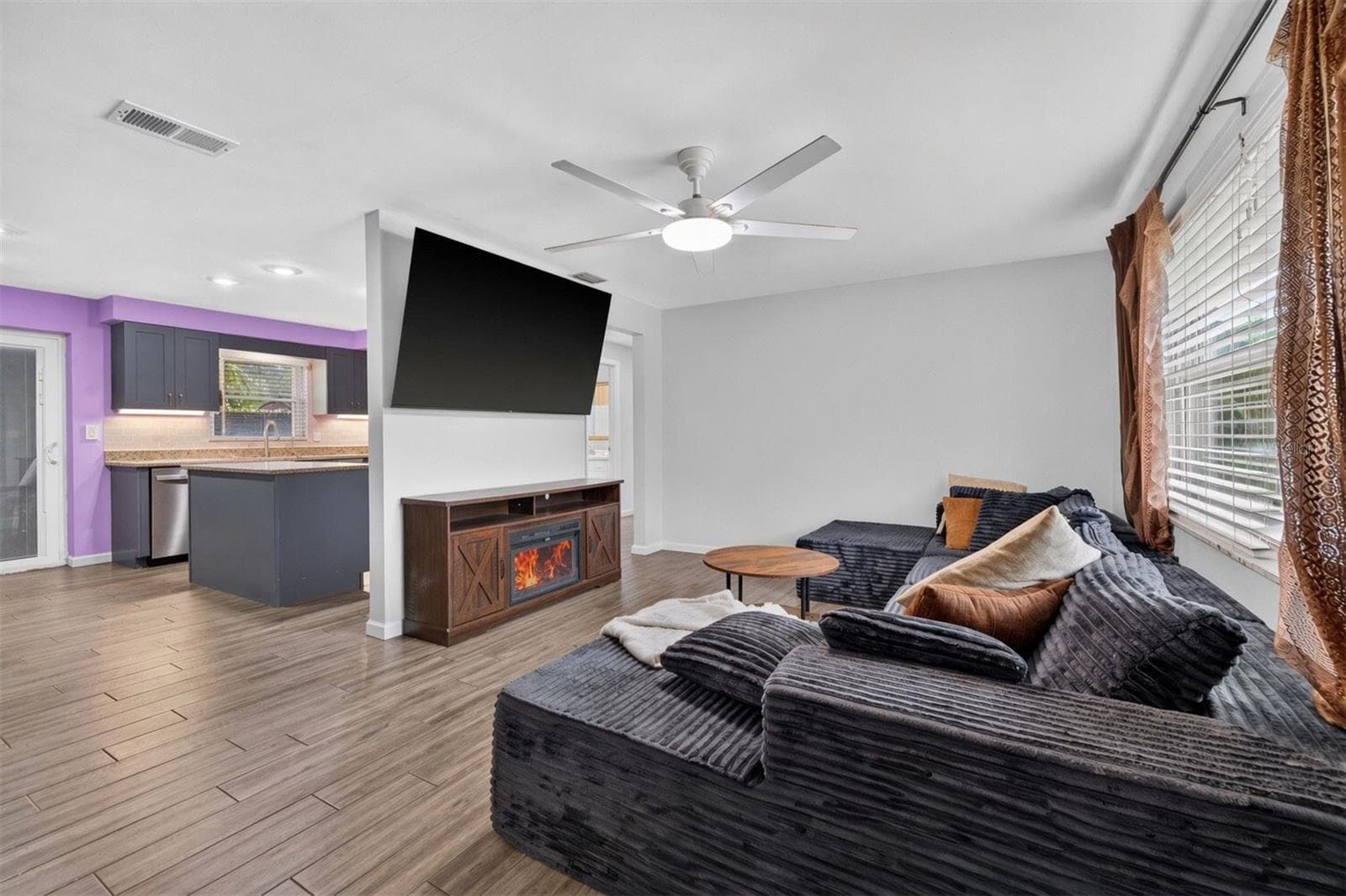 2266 Manor CT photo 5