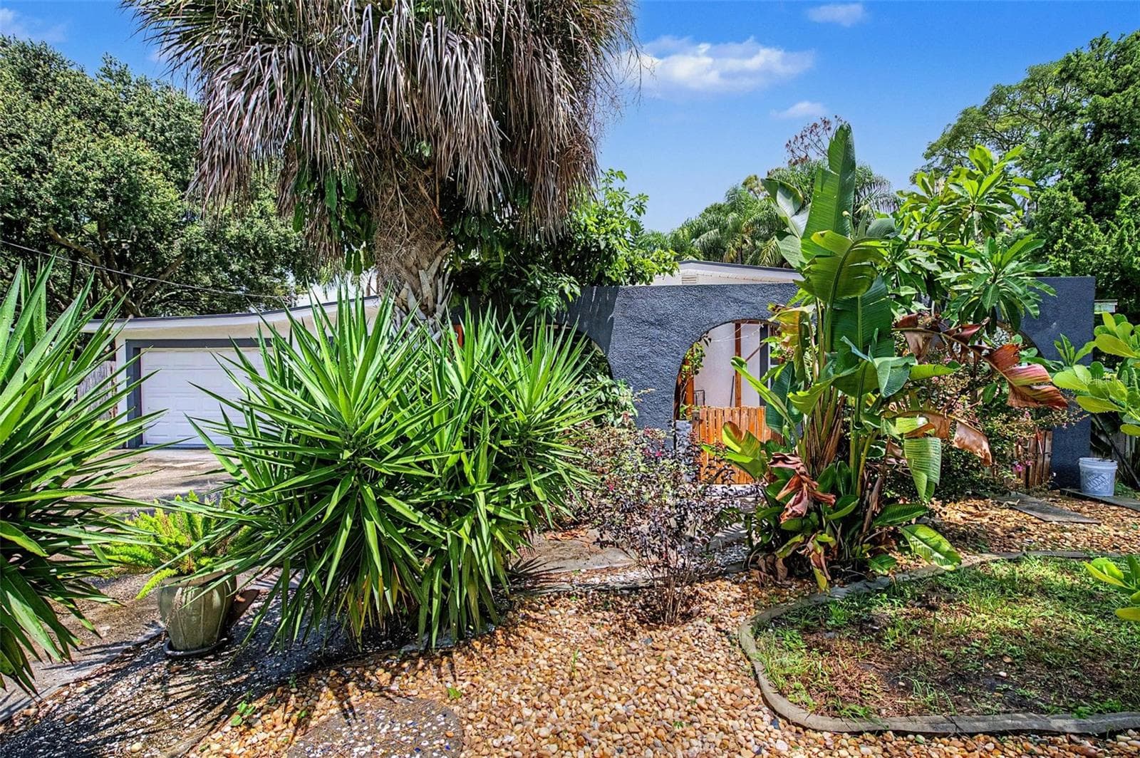 2767 Belle Haven Dr photo 3