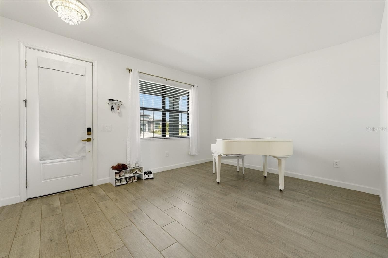 4886 Seafoam Trl photo 4