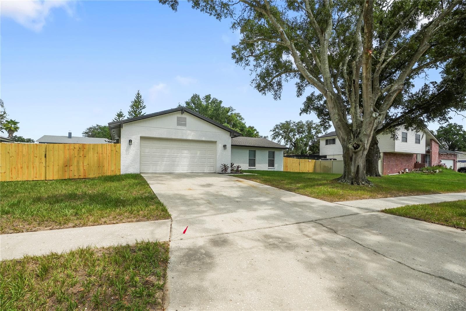 1901 Lakeview Dr photo 4