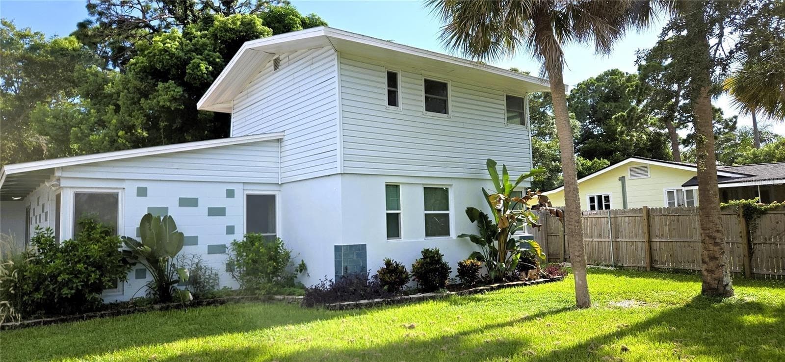 415 Venetian Dr photo 3