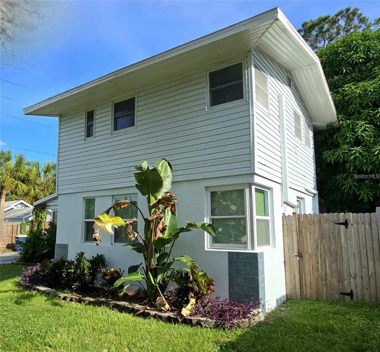 415 Venetian Dr photo 4