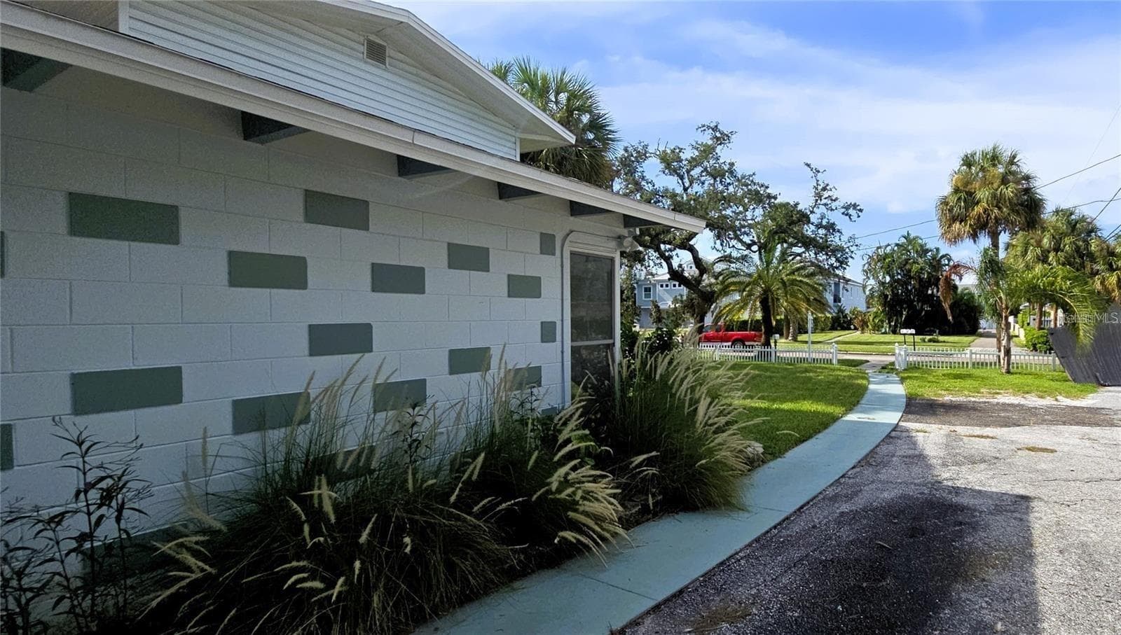 415 Venetian Dr photo 5