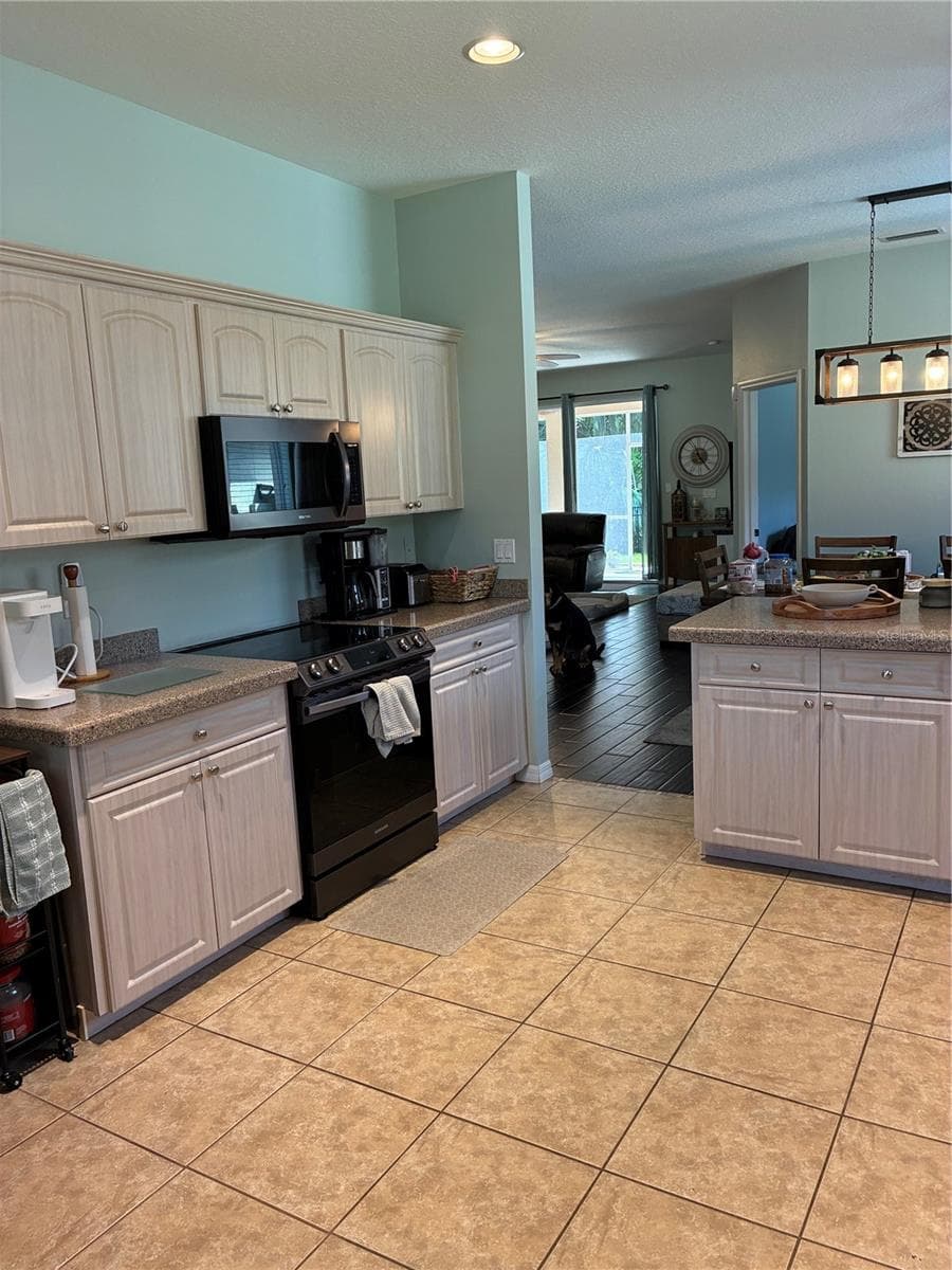 8872 Founders Cir photo 4