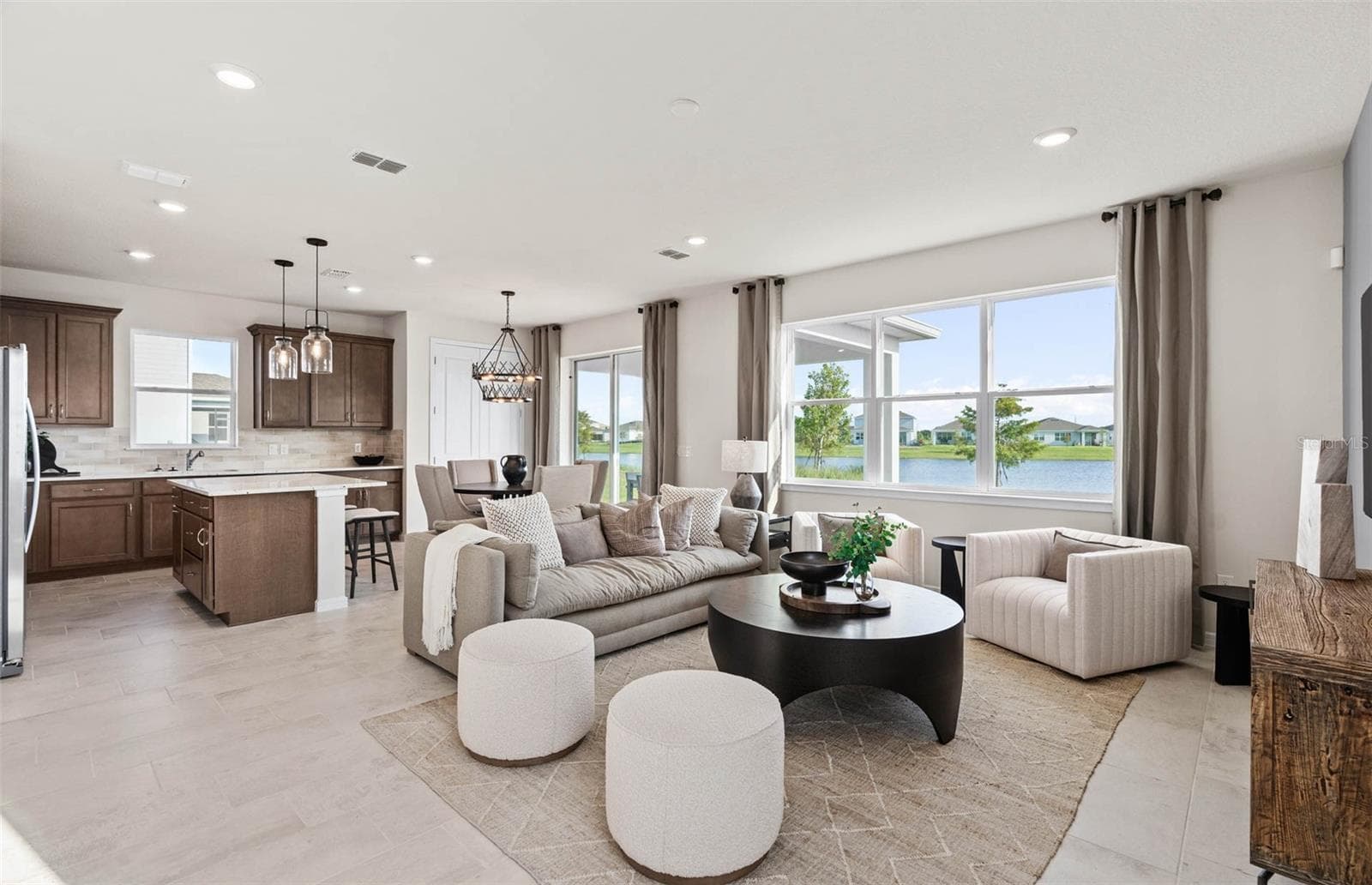 5514 Freesia Dr photo 3