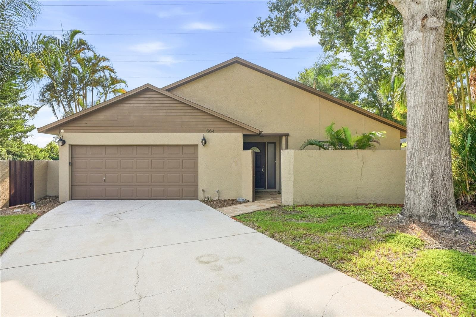 664 Channing Dr photo 2
