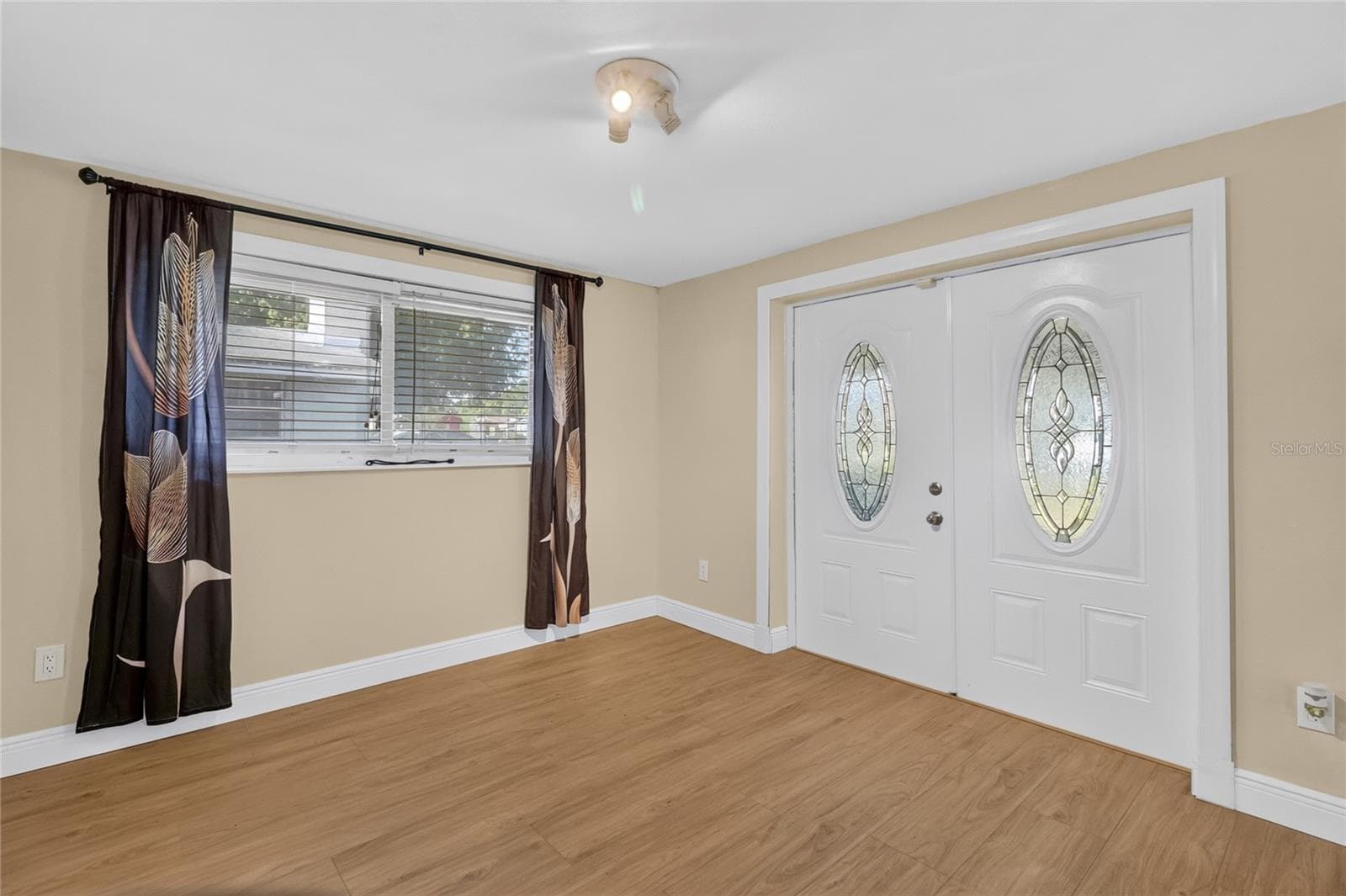 3104 Stewart St photo 3