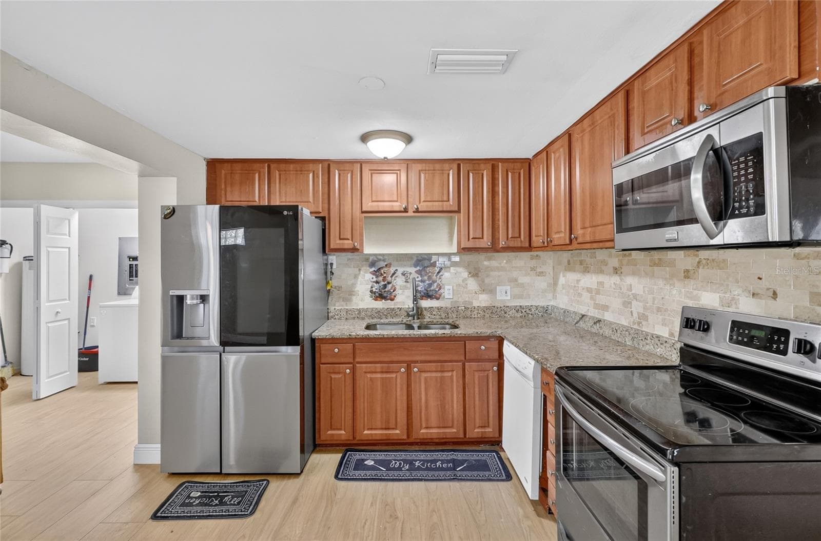 3104 Stewart St photo 5