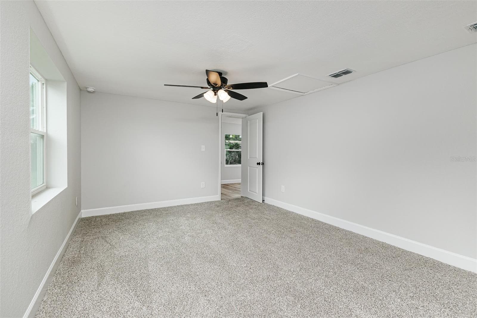 2530 Idlewild St photo 5