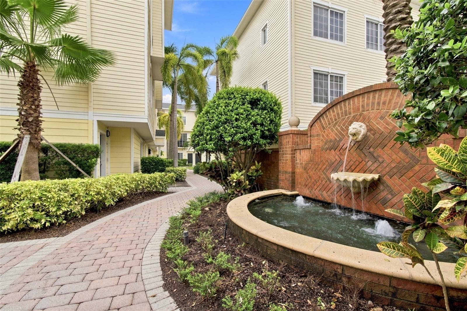 9801 Meadow Field Cir photo 4