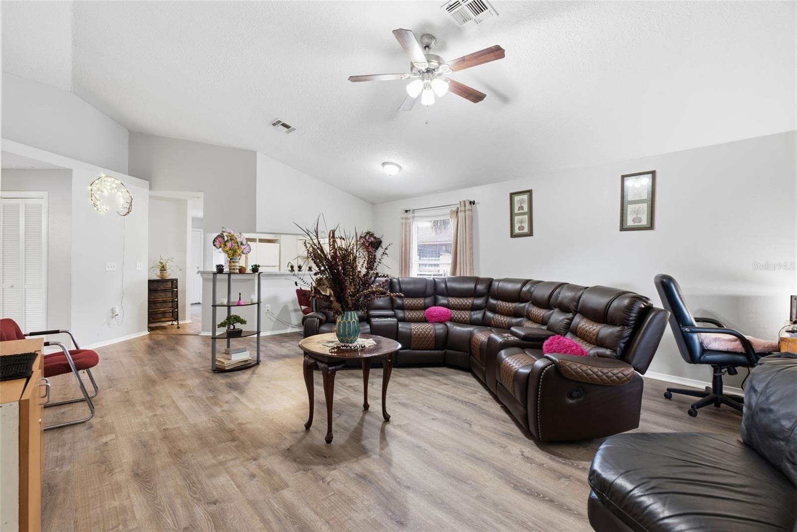 3203 Deleuil Ave photo 4
