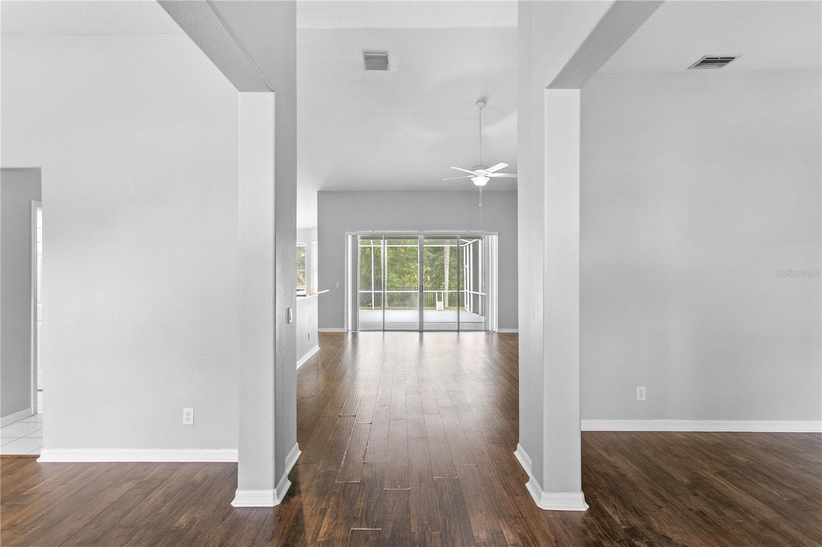 1604 Loriana St photo 4