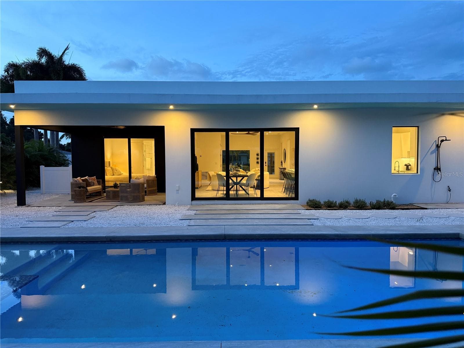 2306 Valencia Dr photo 5