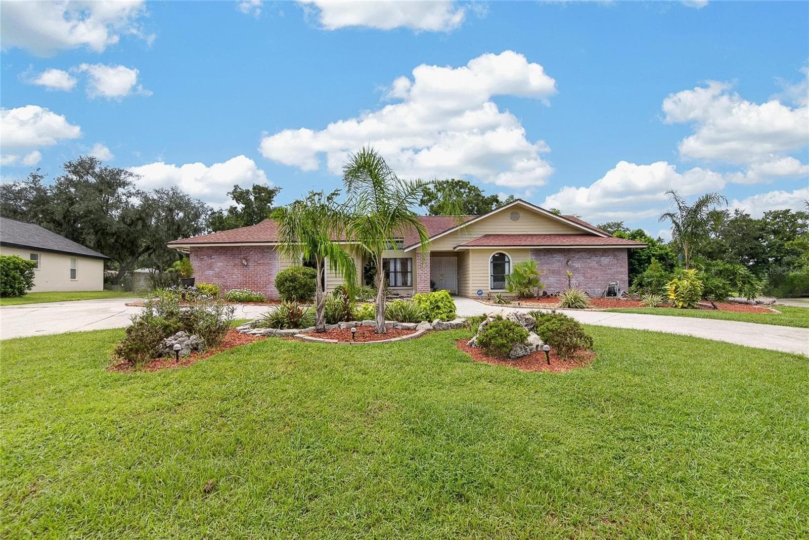 2814 Hammock Dr photo 2