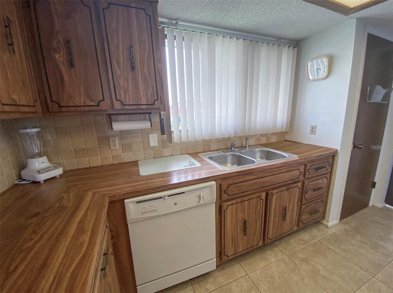 9940 Eagles Point Cir #4 photo 5
