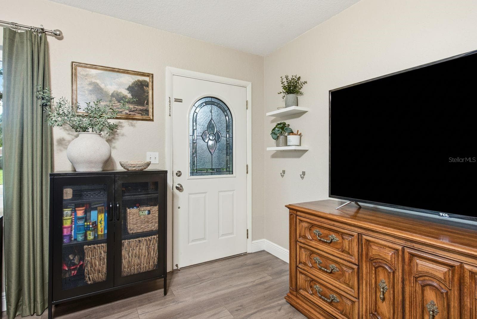 613 Imperial Dr photo 4