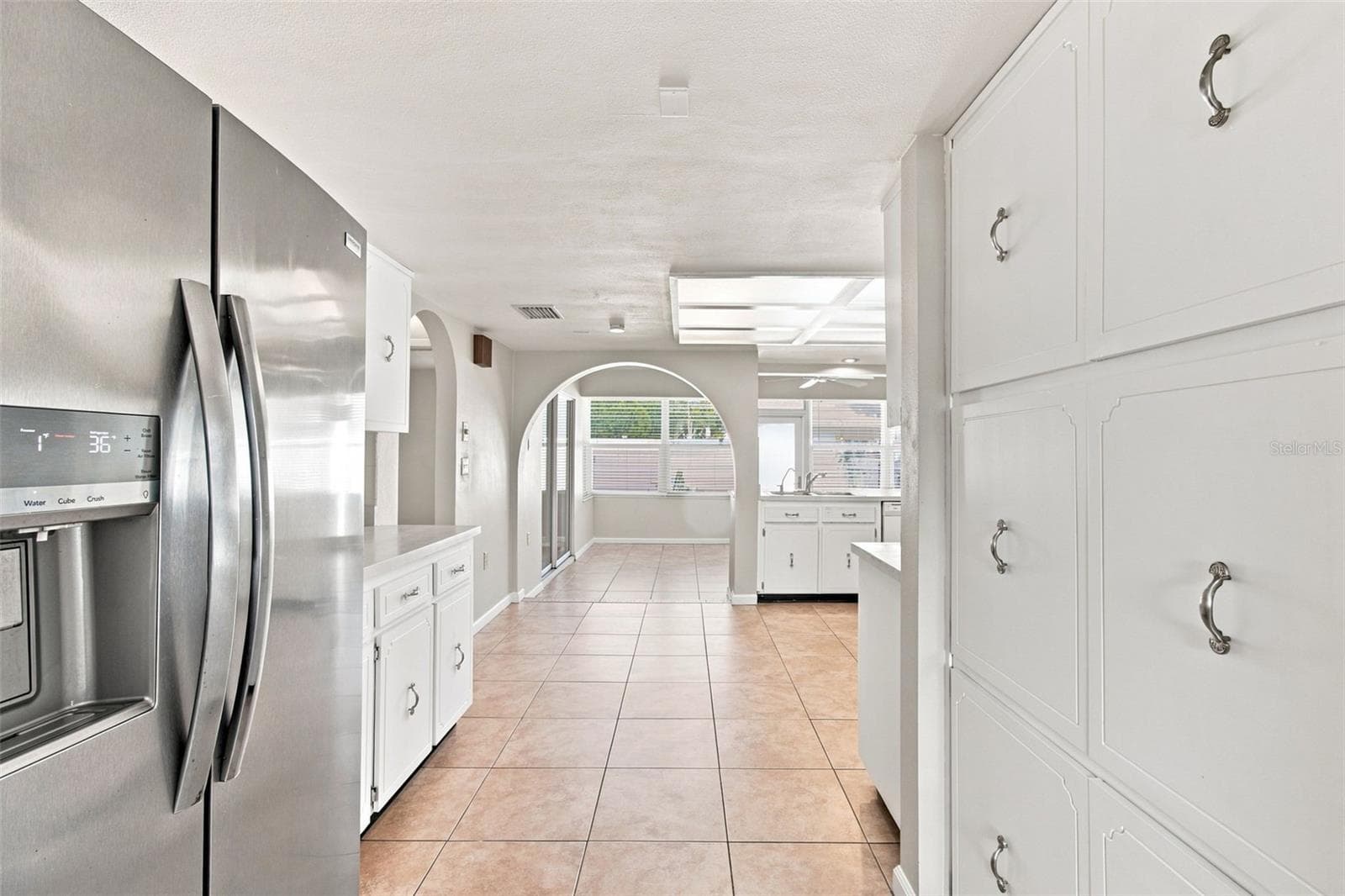 527 Wayfarer Dr photo 3