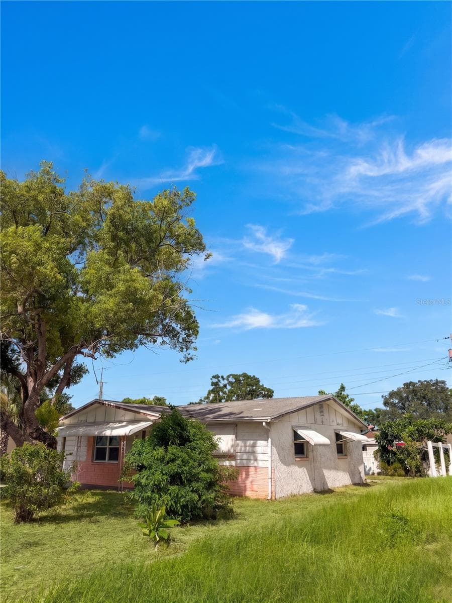 2412 Arcadia Rd photo 3