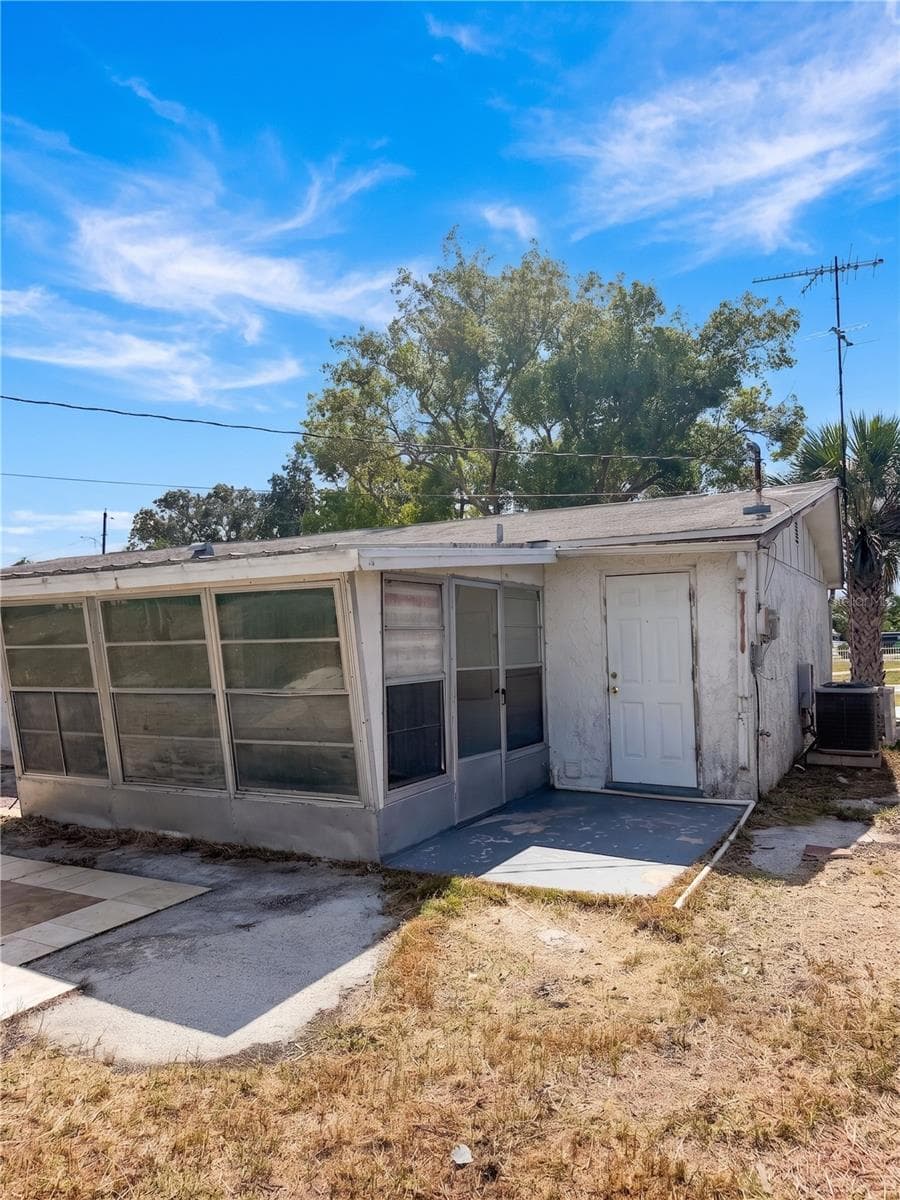 2412 Arcadia Rd photo 4