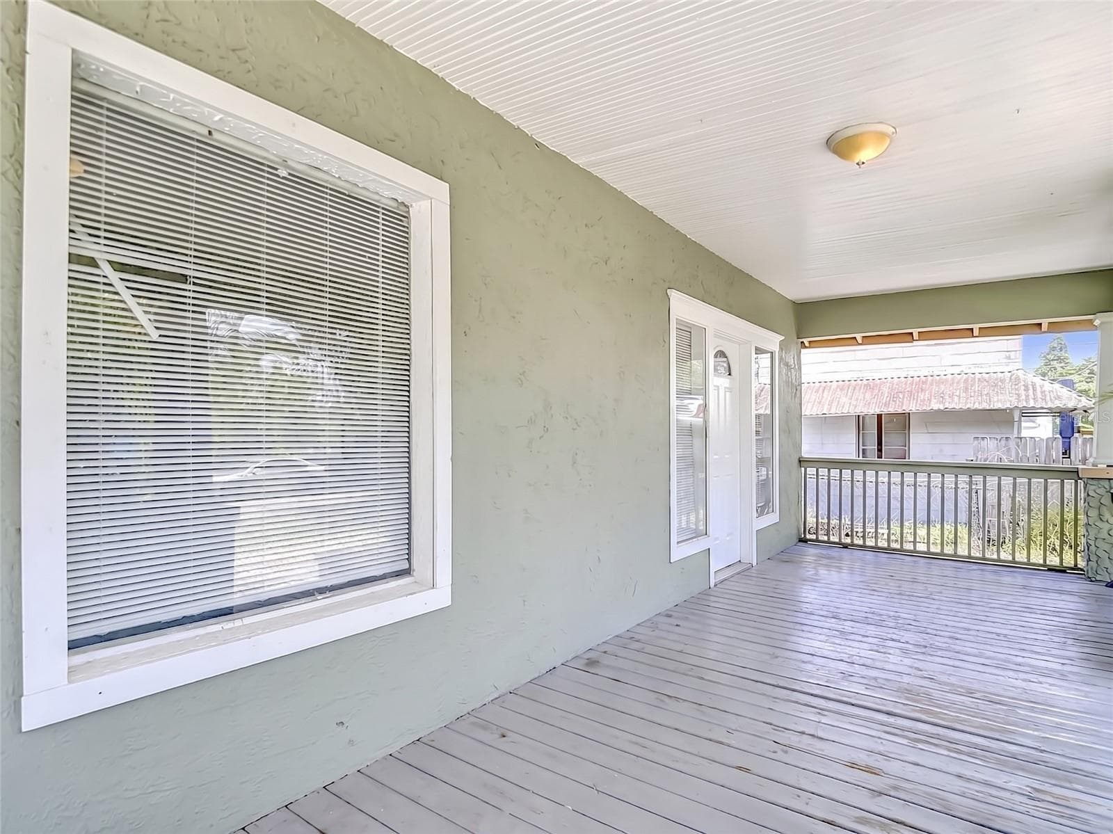 2020 Davis St photo 4