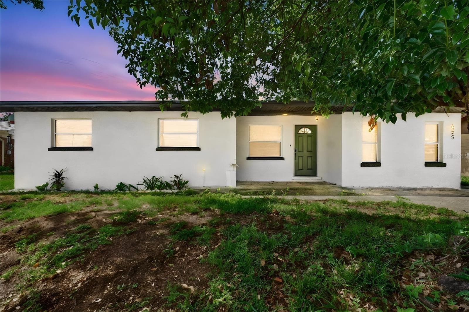 655 Travis CT photo 2