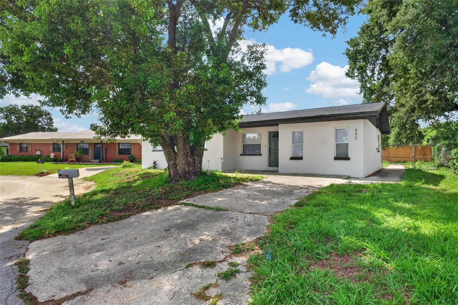 655 Travis CT photo 3