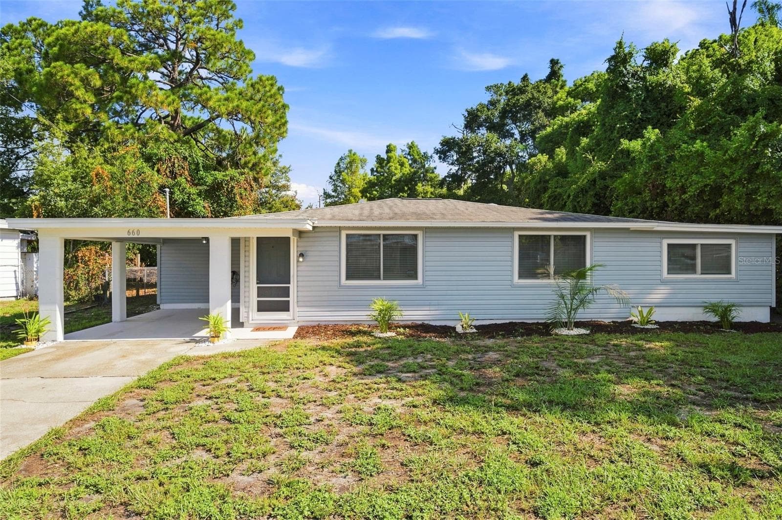 660 Dexter Dr photo 2