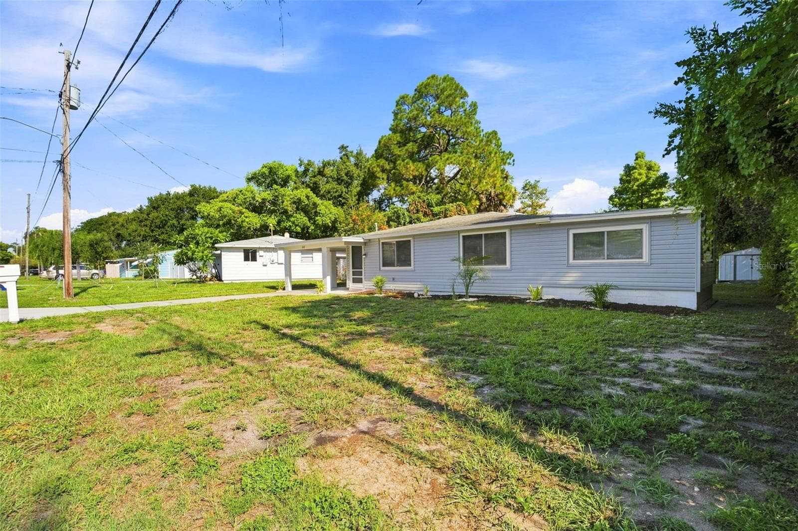 660 Dexter Dr photo 3