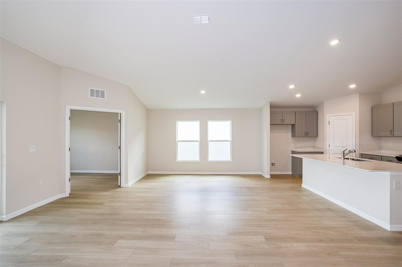36691 Thornhedge Dr photo 3