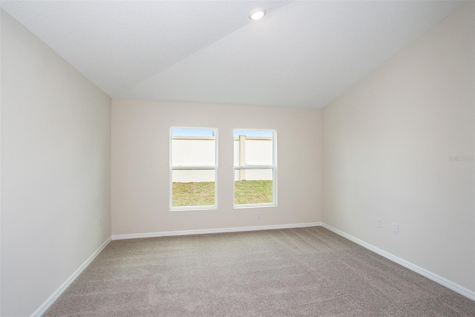 36691 Thornhedge Dr photo 4