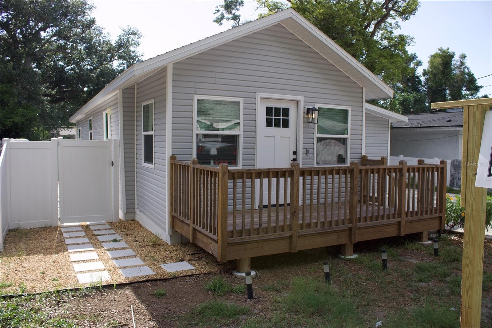1574 Ewing Ave photo 3