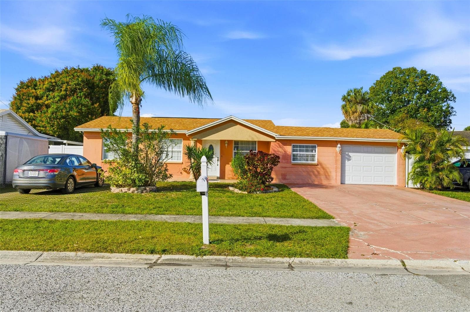 4914 Holiday Dr photo 2