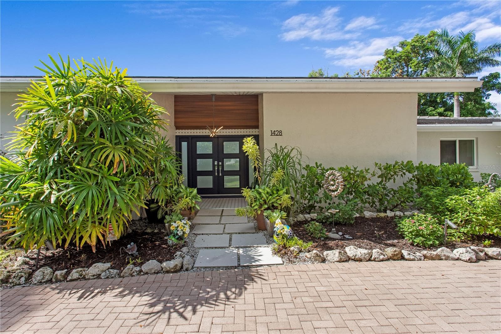 1428 Pine Bay Dr photo 2