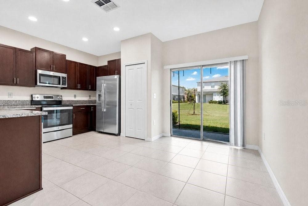 9640 Mulberry Marsh Ln photo 3