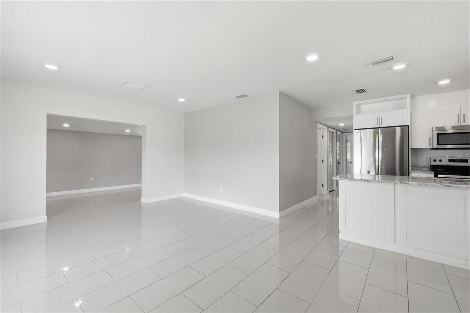 7806 Tanglewood Ln photo 3