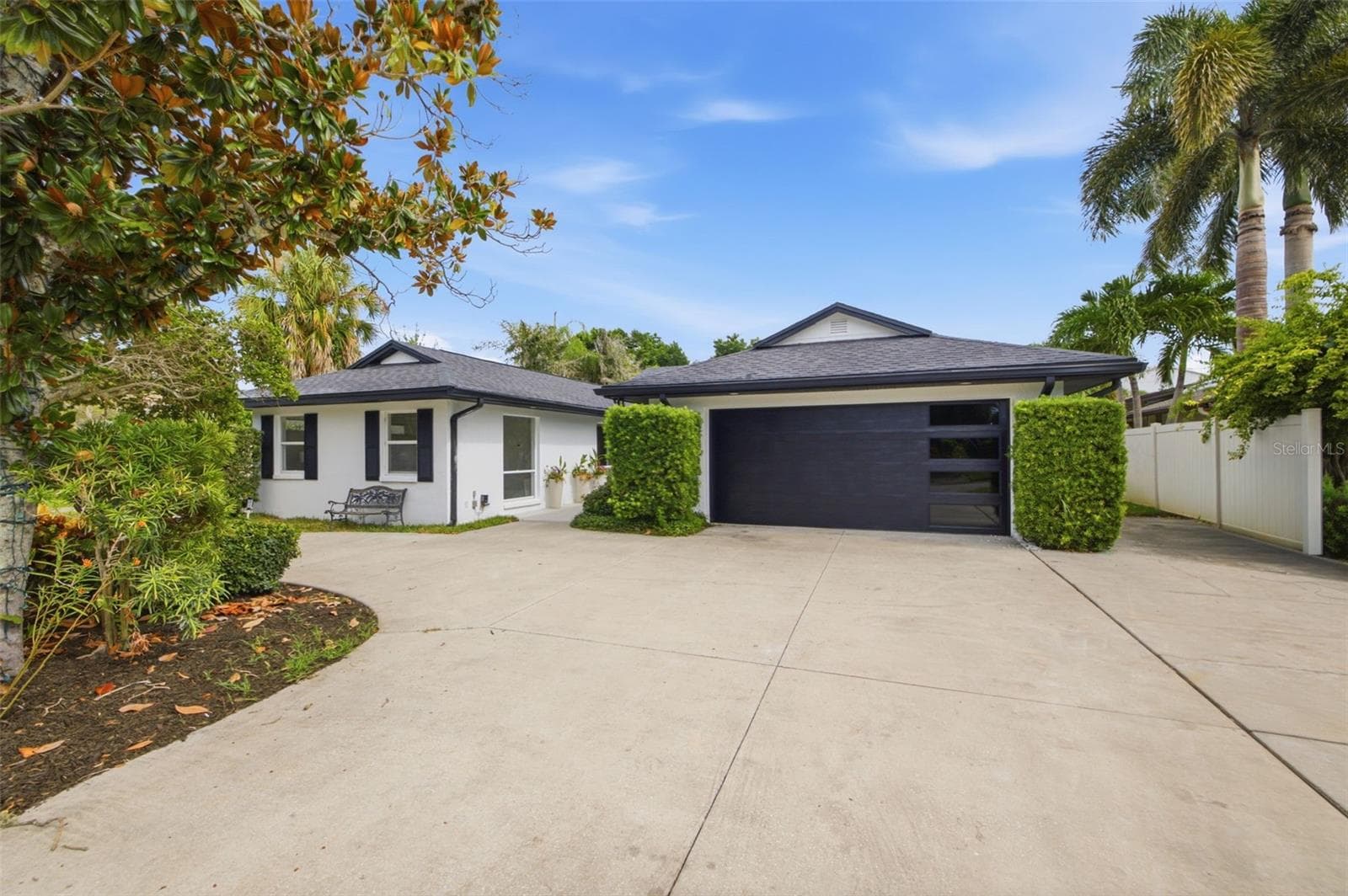 219 Miramar Blvd NE photo 3