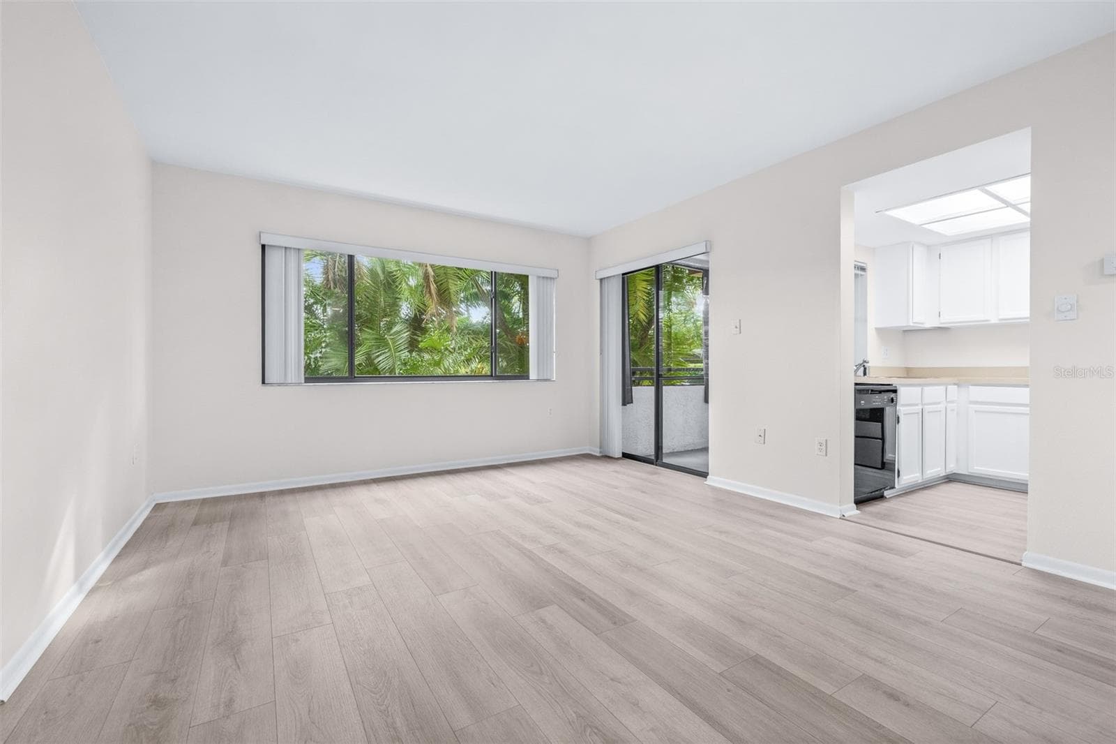 13602 S Village Dr #1107 photo 5
