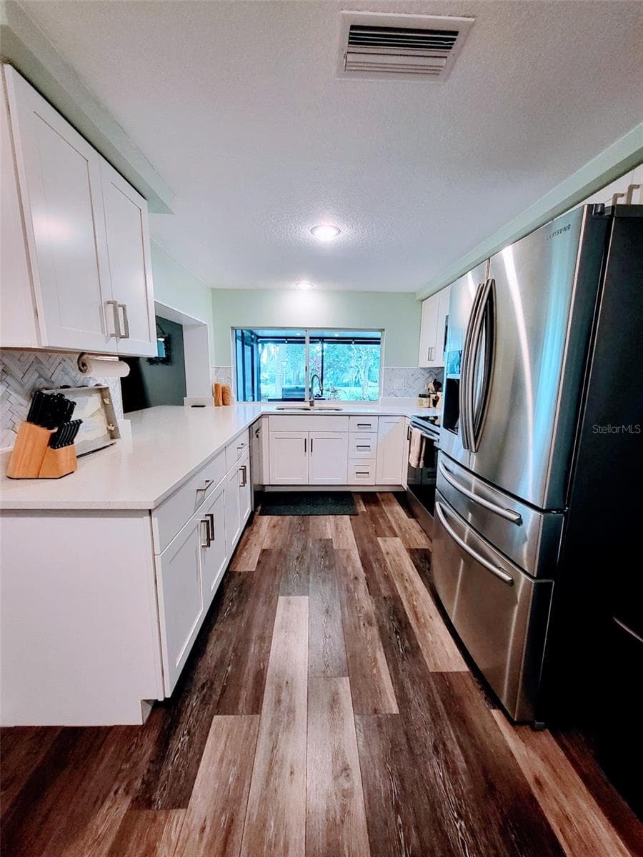 8210 Valley Stream Ln photo 3