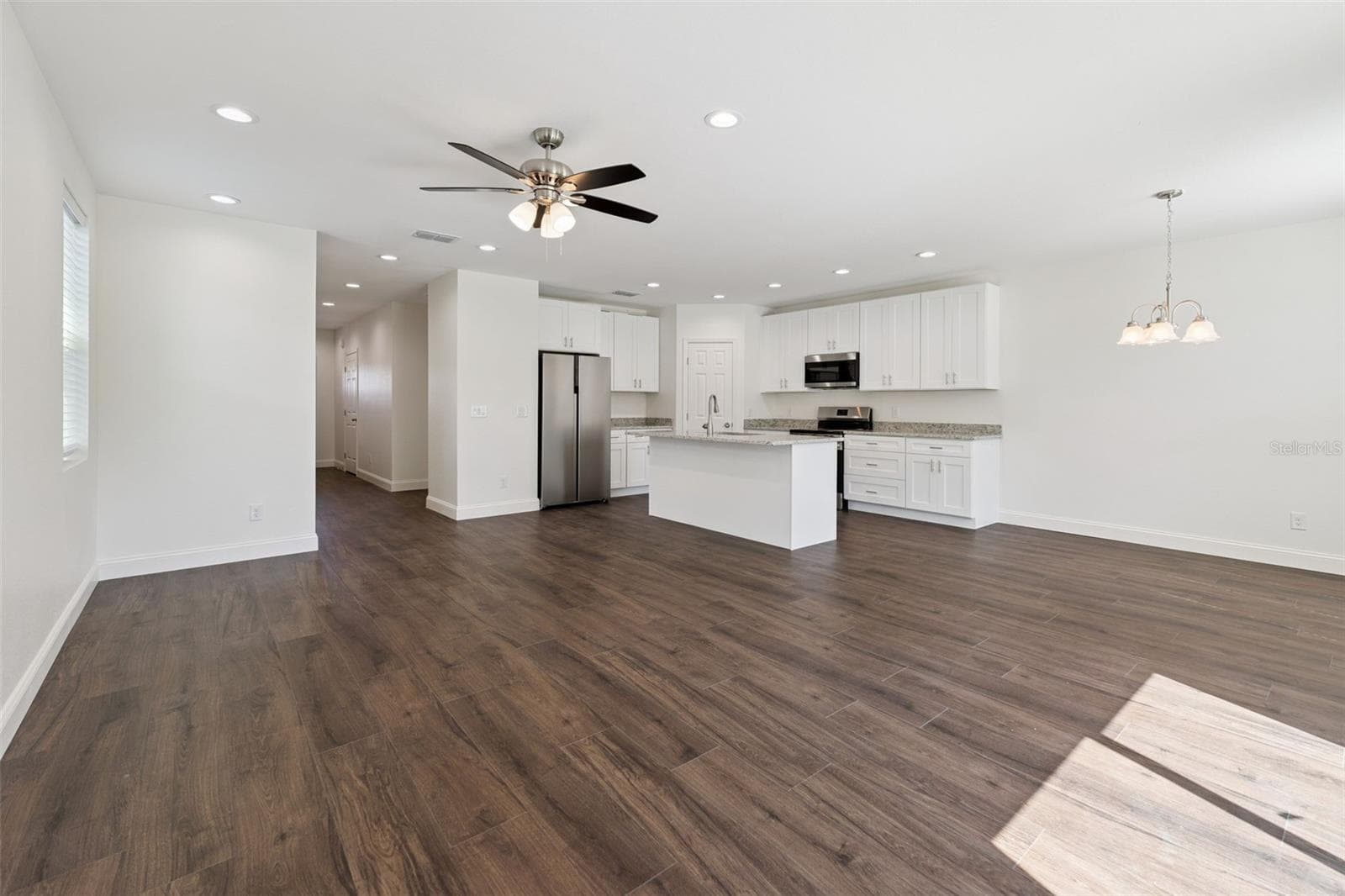 1111 / 1113 Jewel Ave photo 4