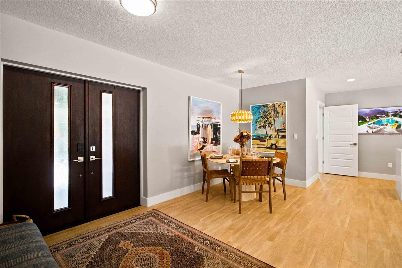 2410 Siesta Dr photo 3