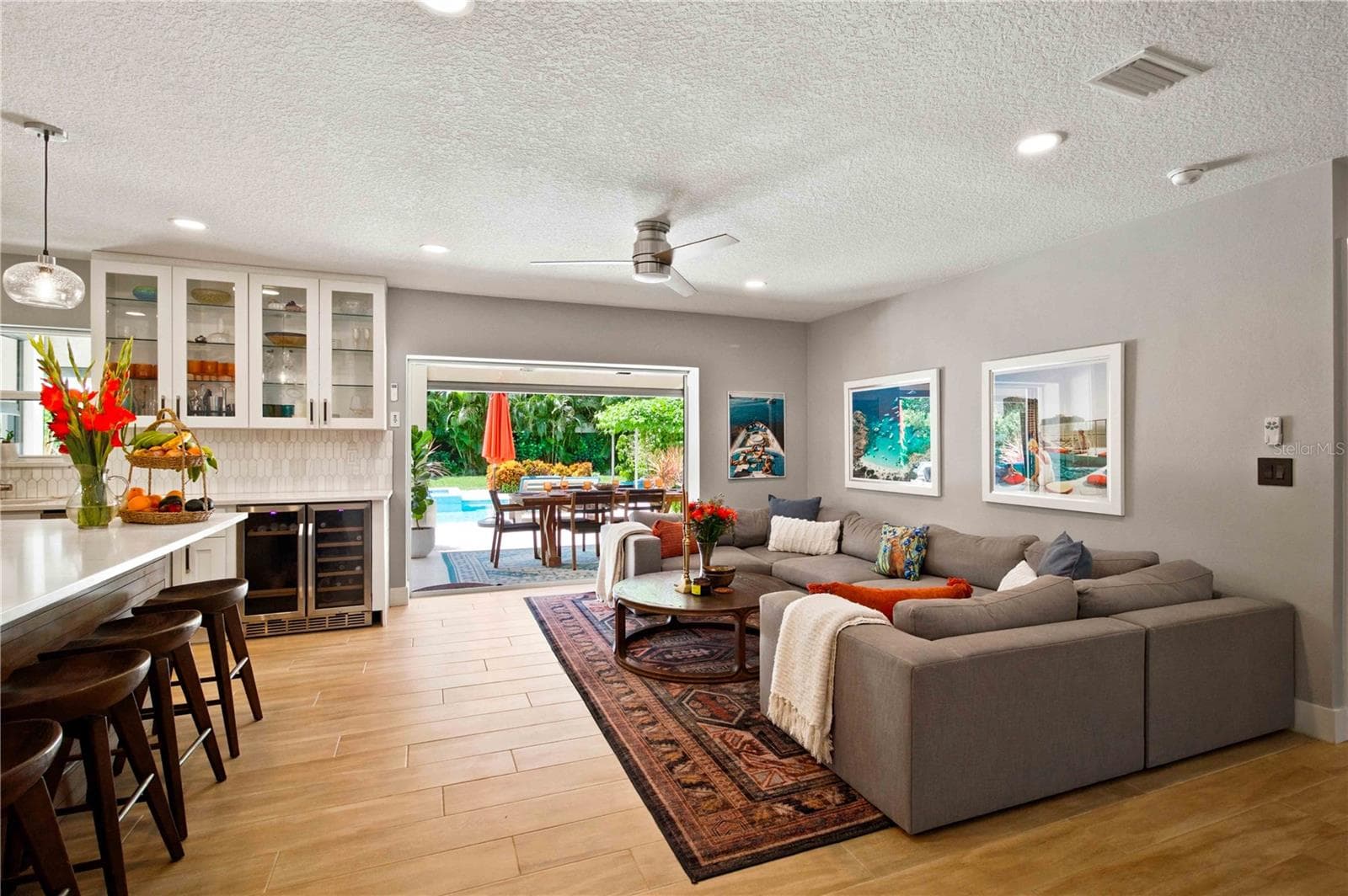 2410 Siesta Dr photo 5