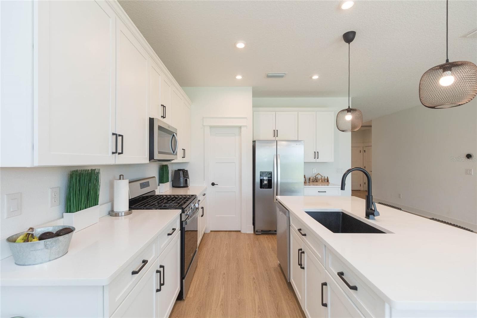 7122 Estero CT photo 3