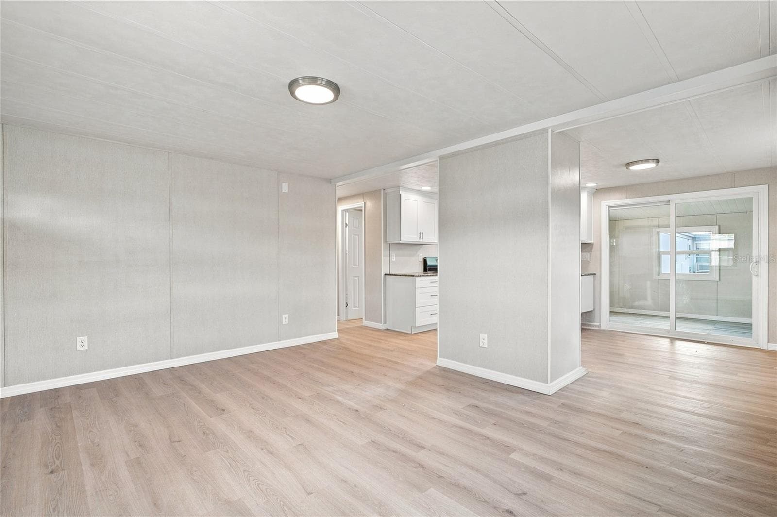 10912 Justice Dr photo 4