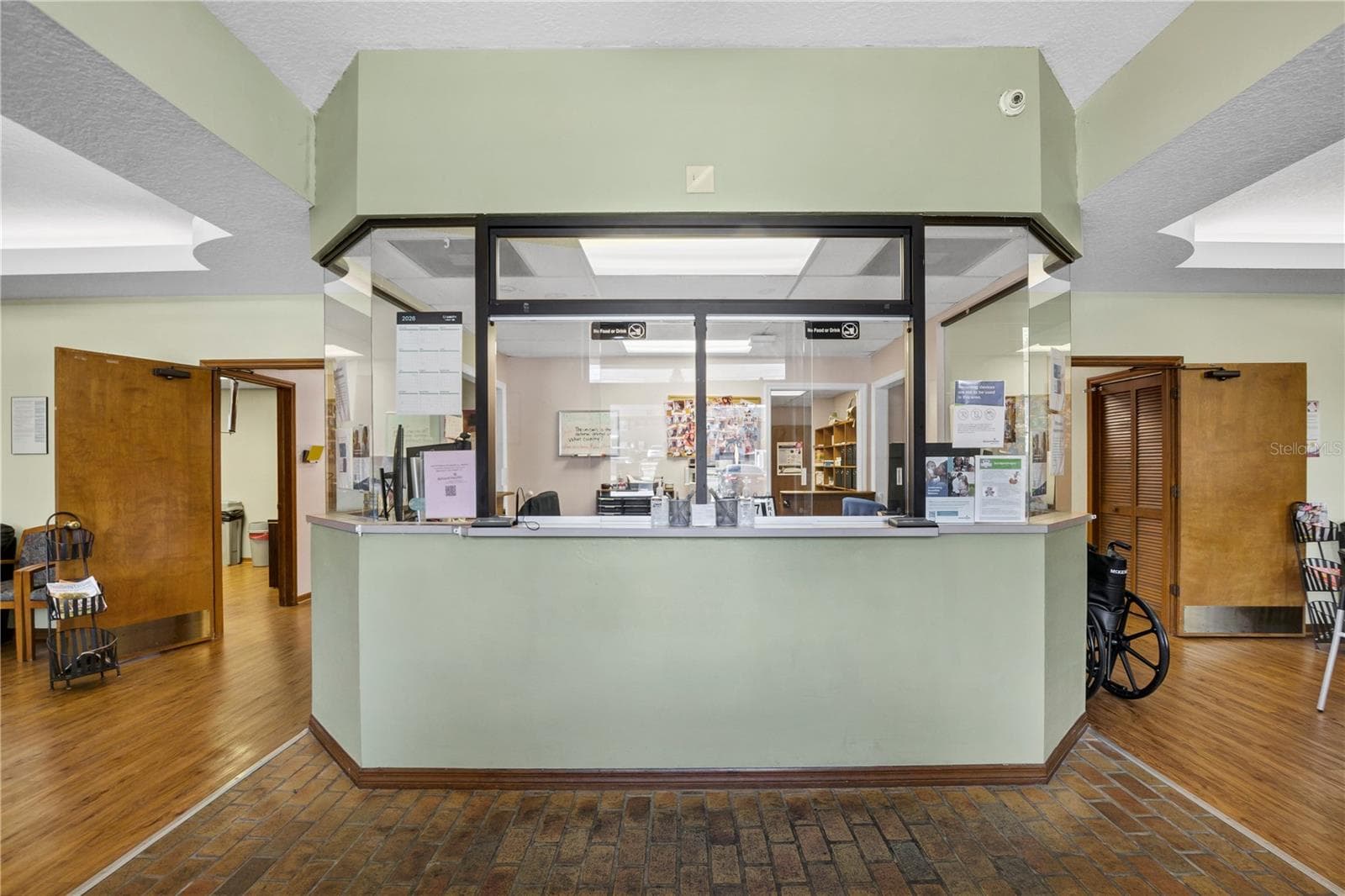 220 Avenue O SE photo 3