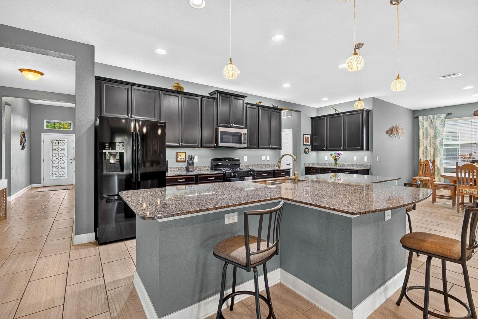 792 Rosemary Cir photo 2