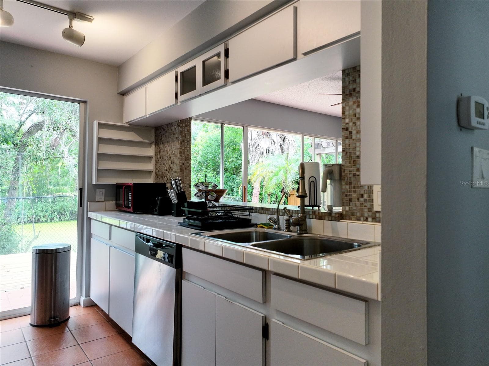 111 Oak Lee Dr photo 4